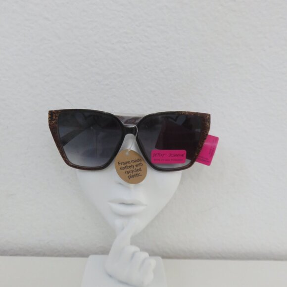 (#127) Betsey Johnson Animal Cheetah Black/Brown Sun Glasses main image 4